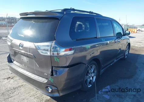 2014 Toyota Sienna Se 8 Passenger z USA, uszkodzony, nr VIN 5TDXK3DC6ES518200